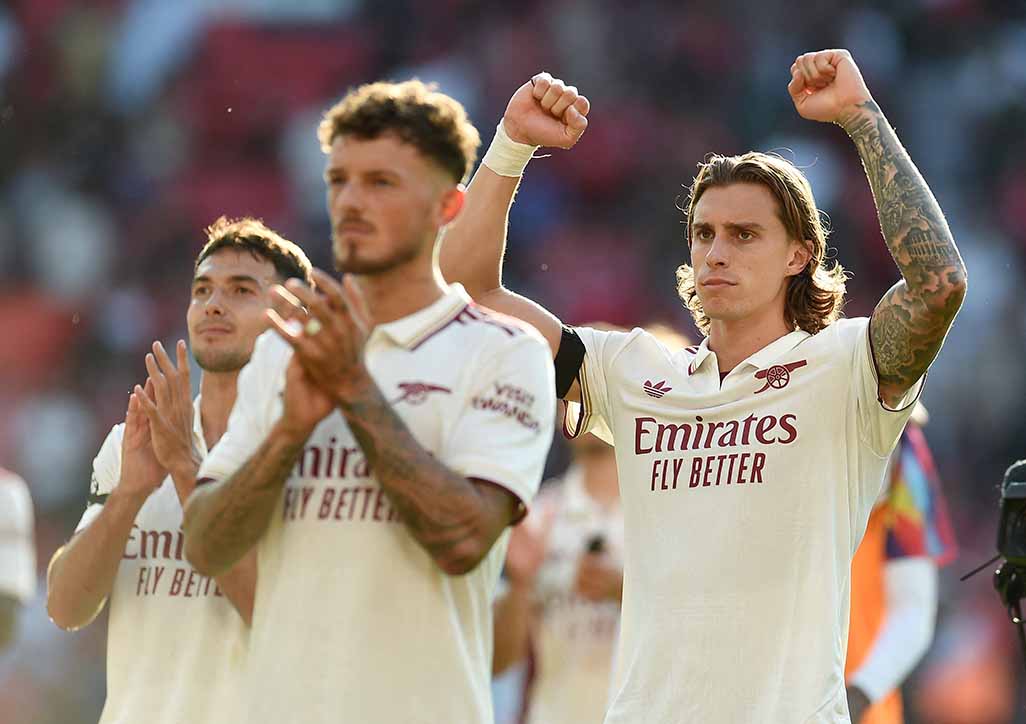 image Arsenal capitalise on keeper error to secure 1-0 win at Man United