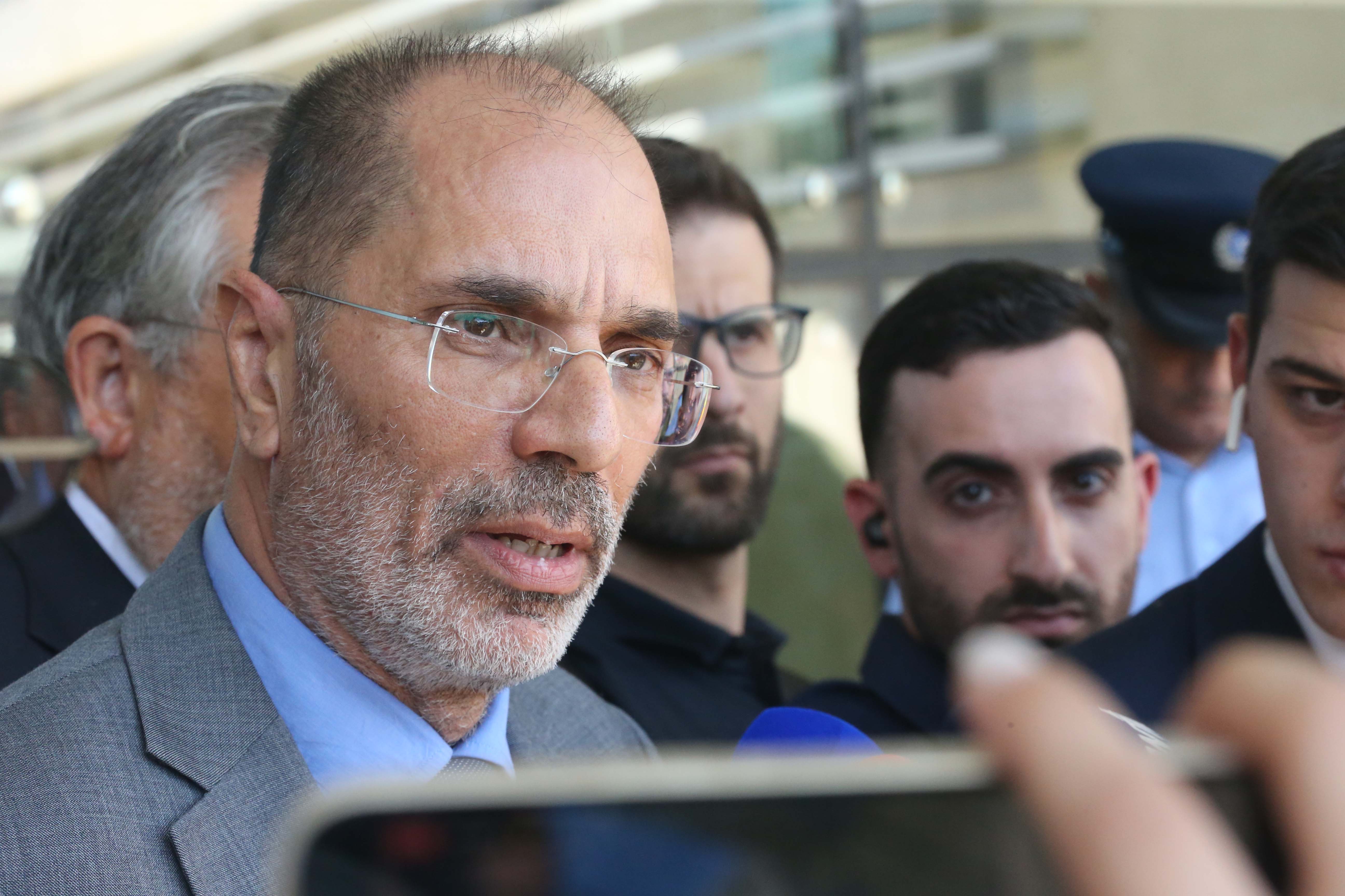 image Public opinion: Would you vote for Odysseas? (video)