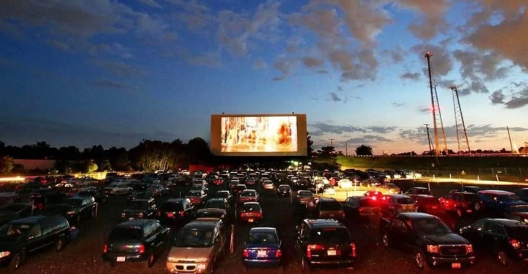 image Summer cinema with classic cars