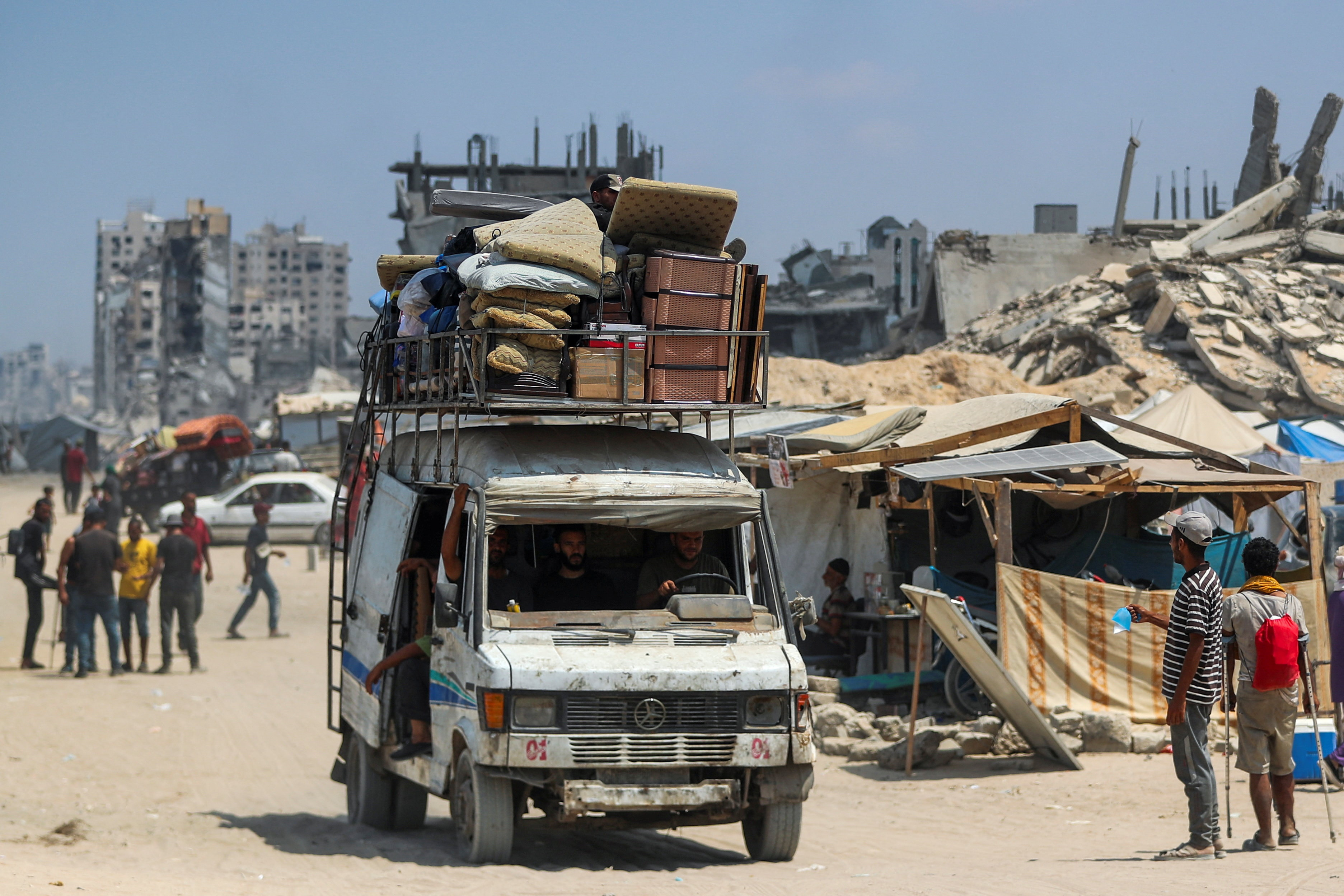 image Thousands of Palestinians leave Gaza City fearing Israeli offensive
